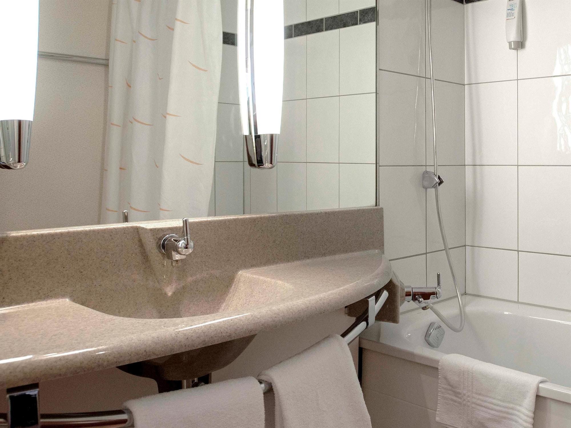 Ibis 3 Lacs Neuchatel Thielle Екстериор снимка